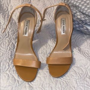 Steve Madden Carrson tan faux leather heels